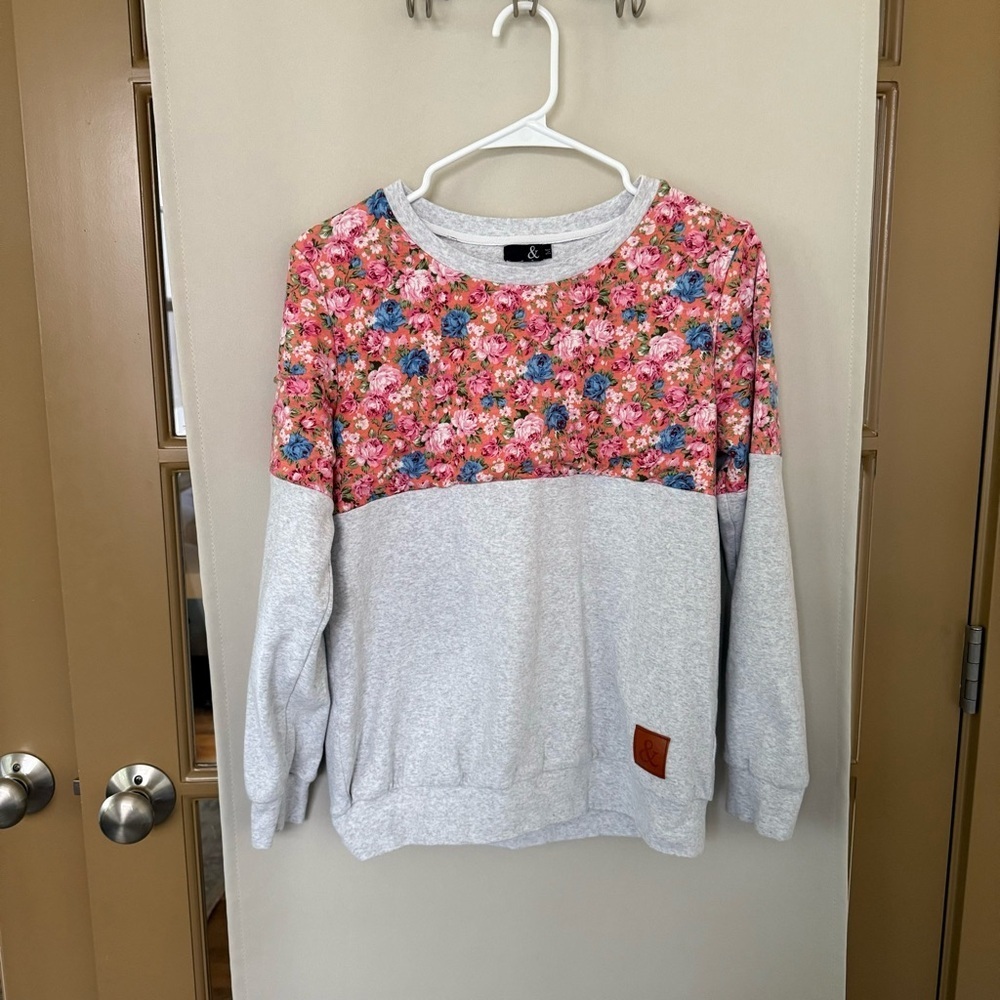Ampersand Ave Womens Medium Grey Coral Pink Floral Accent Pullover